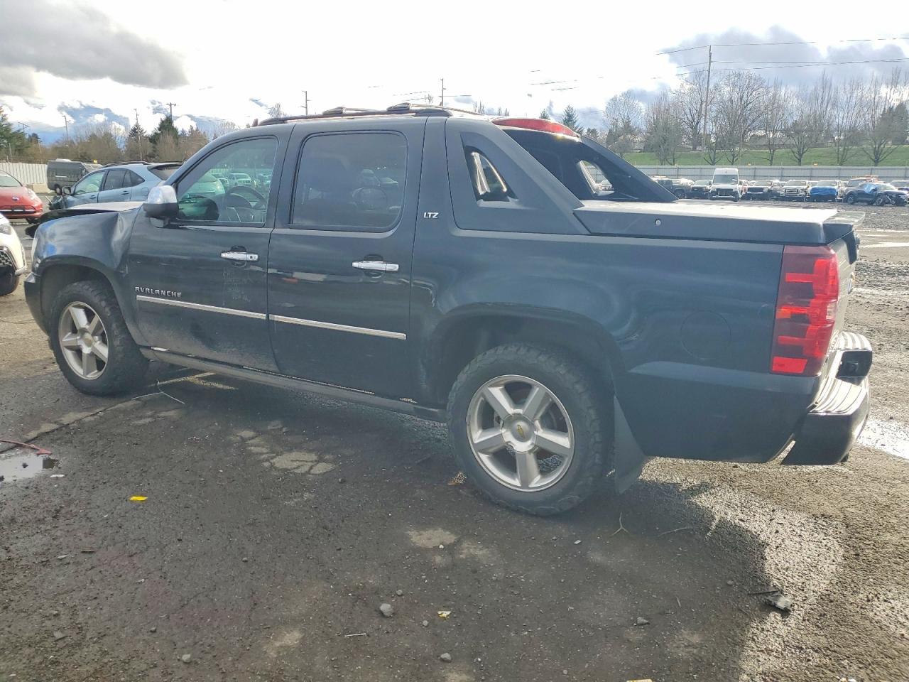 2011 Chevrolet Avalanche Ltz - Фото 2