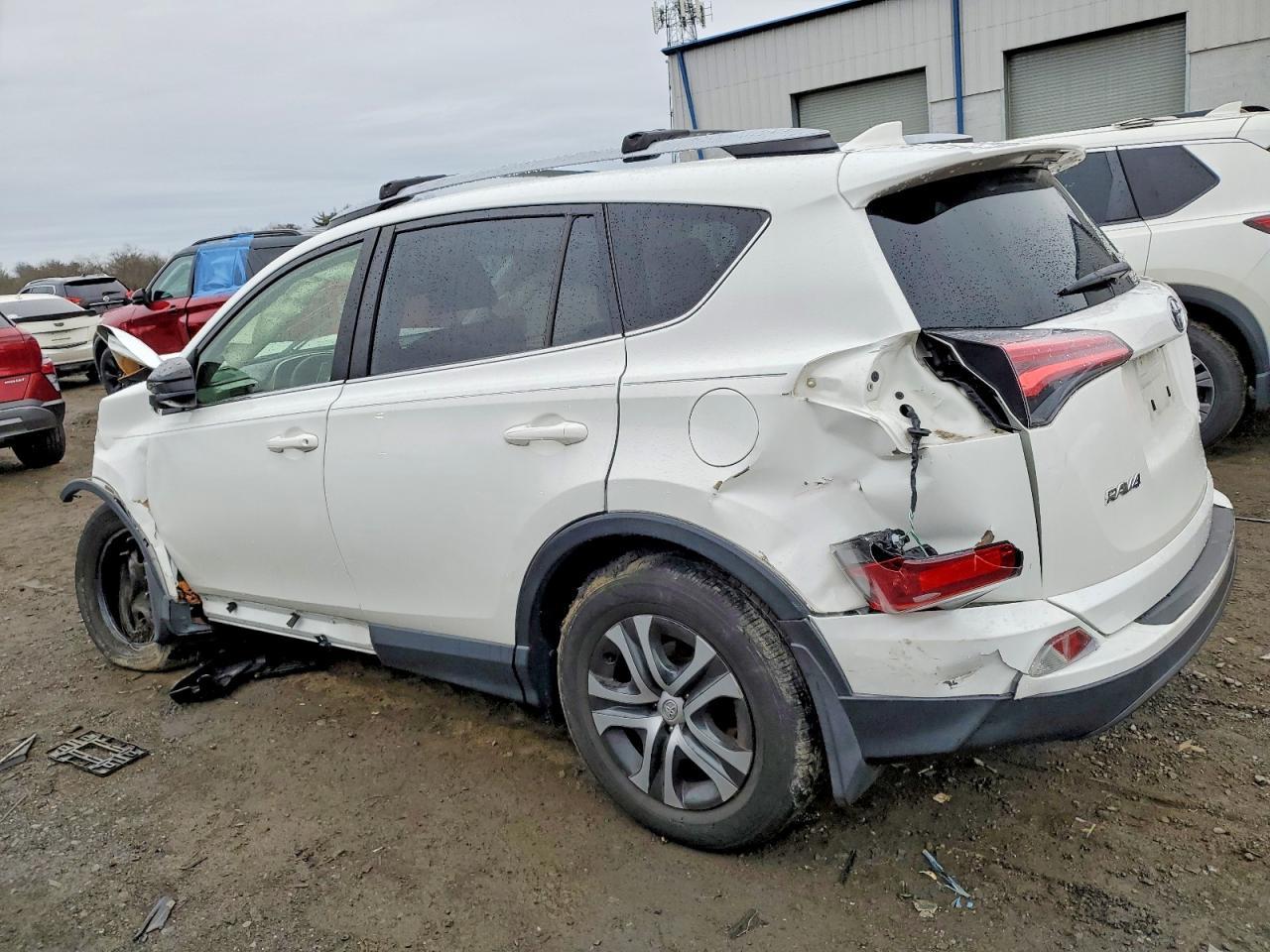 2017 Toyota Rav4 Le - Фото 2