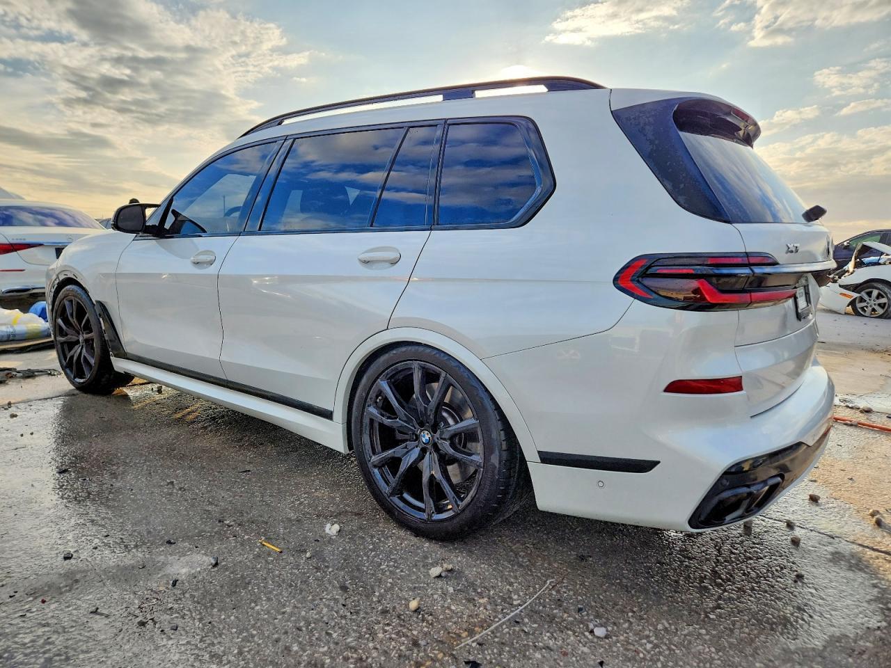 2025 BMW X7 M60I - Фото 2