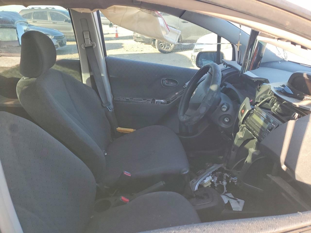 2010 Toyota Yaris - Image 7