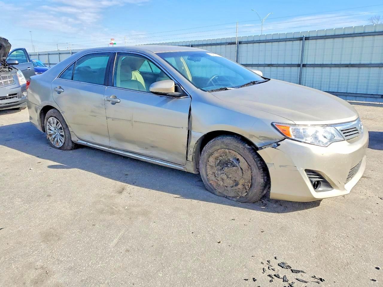 2014 Toyota Camry L - Фото 4