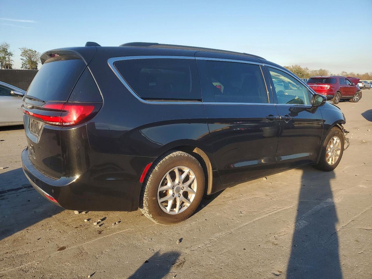 2022 Chrysler Pacifica Touring L - Image 3