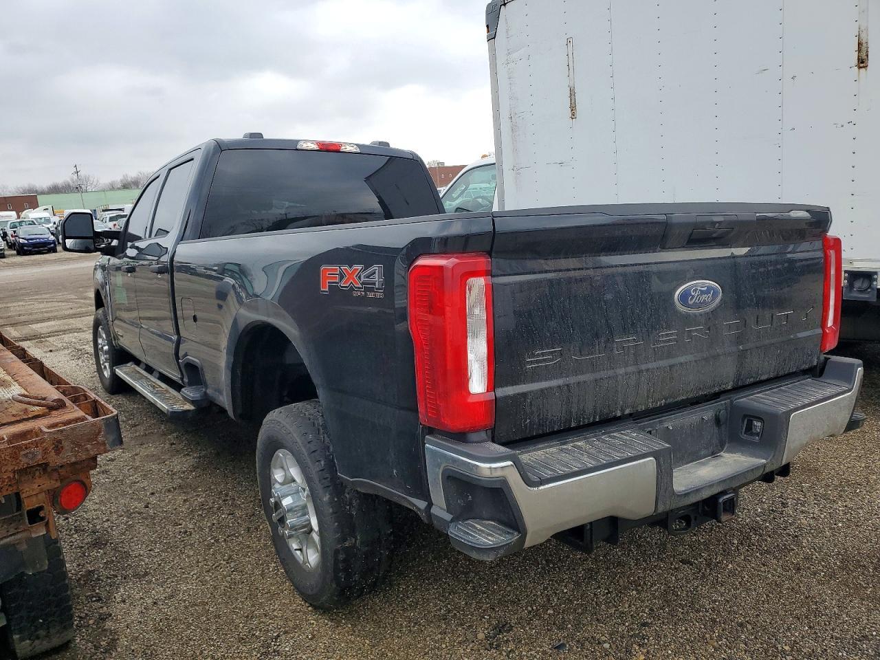 2025 Ford F350 Super Duty - Фото 2