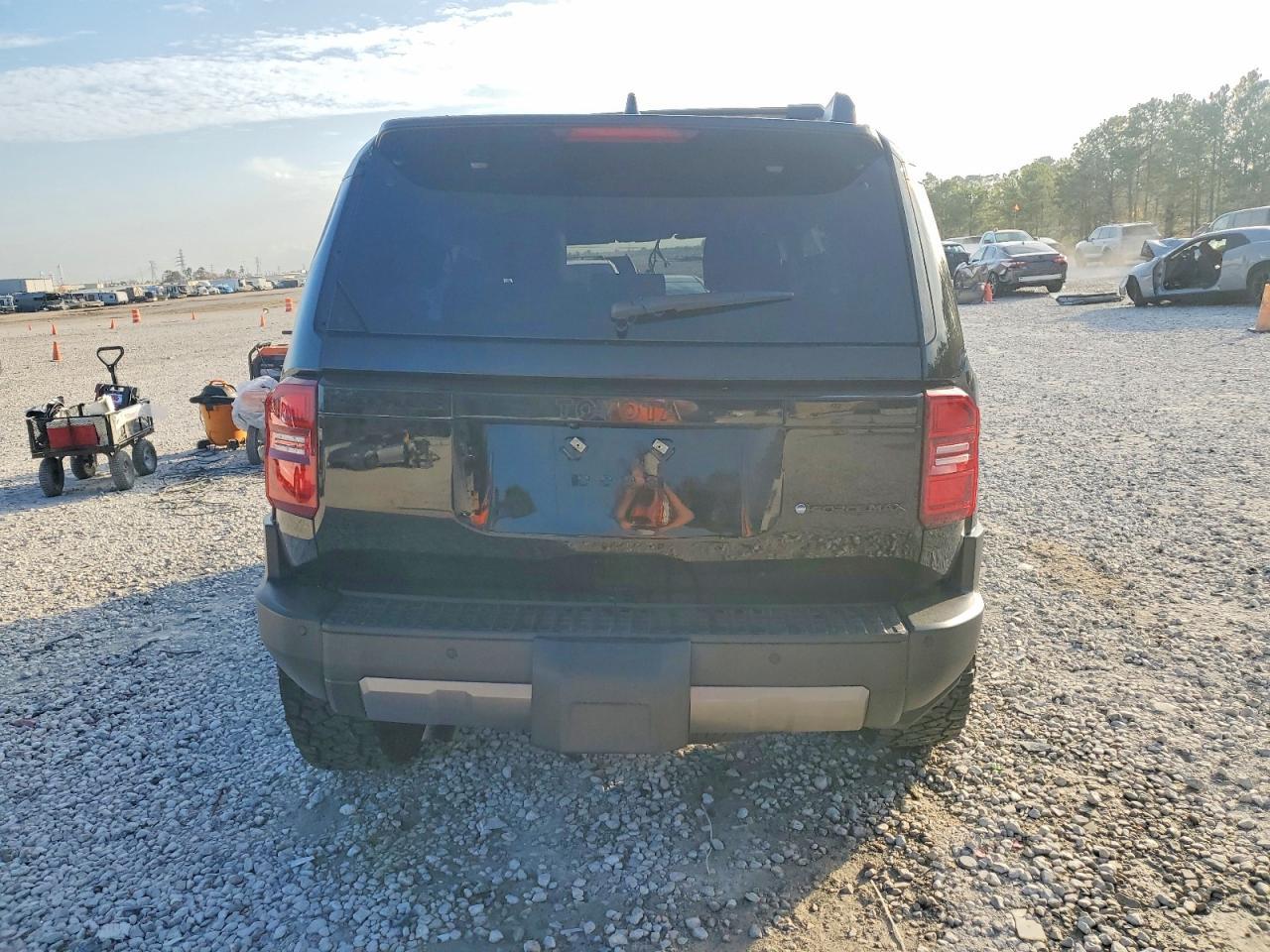 2025 Toyota Land Cruiser Base - Фото 6