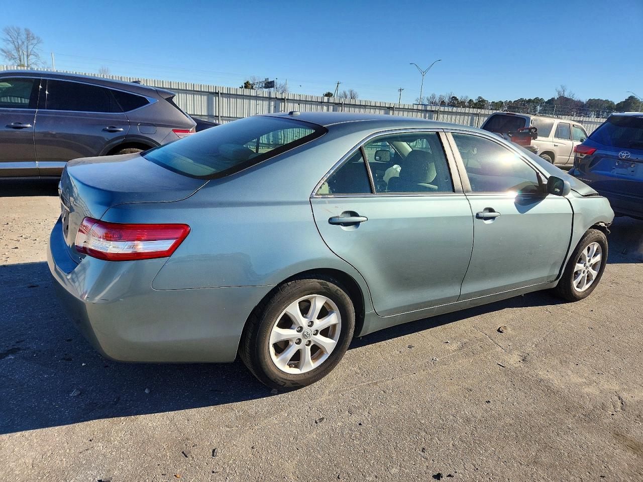 2011 Toyota Camry Base - Фото 3
