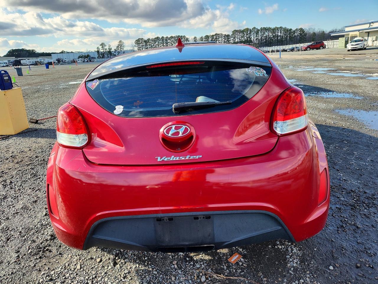 2013 Hyundai Veloster - Image 6