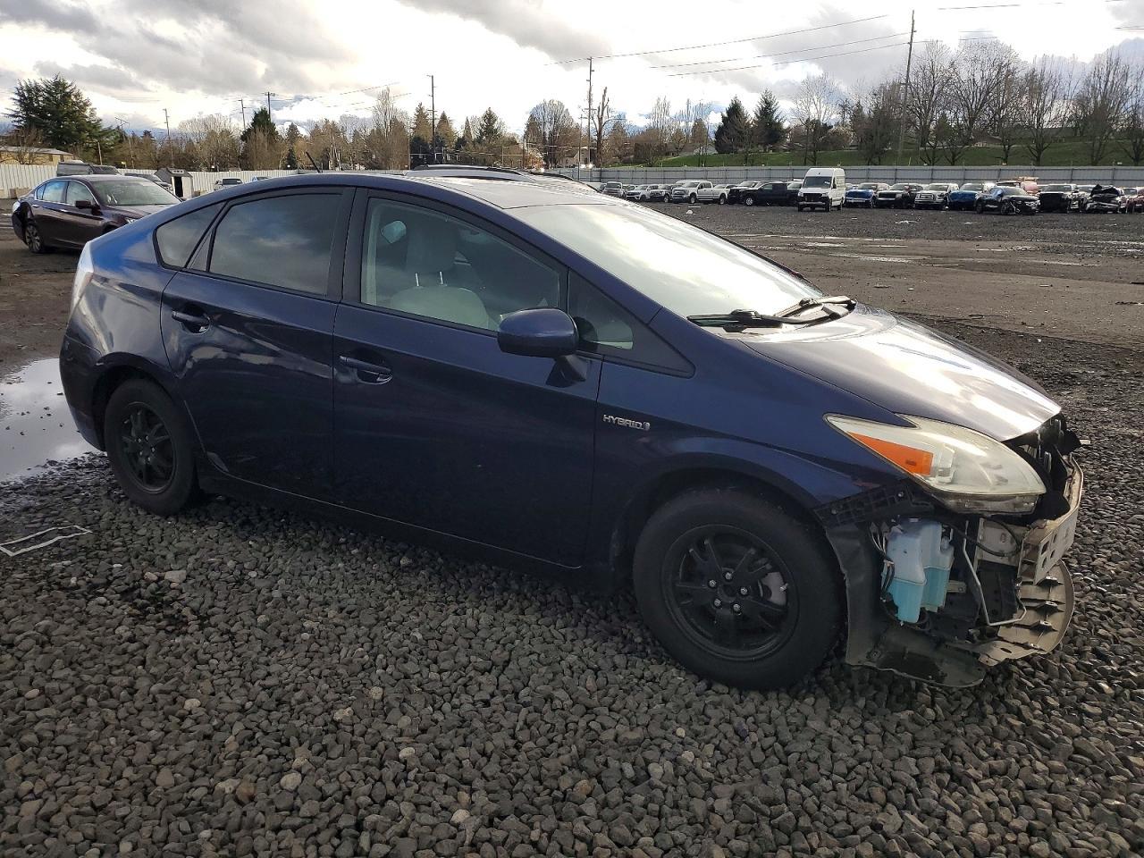 2013 Toyota Prius Four - Фото 4