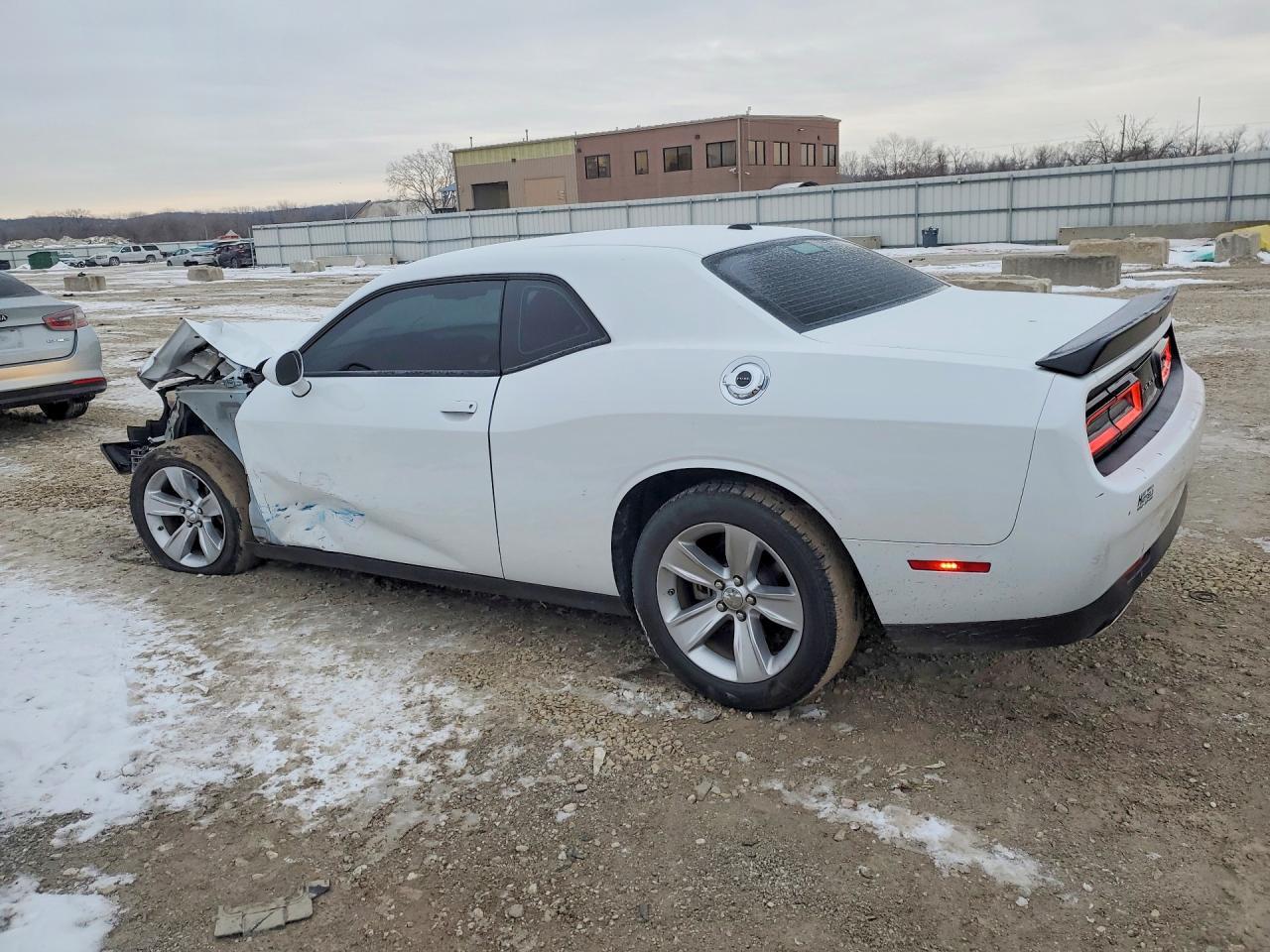 2023 Dodge Challenger Sxt - Фото 2