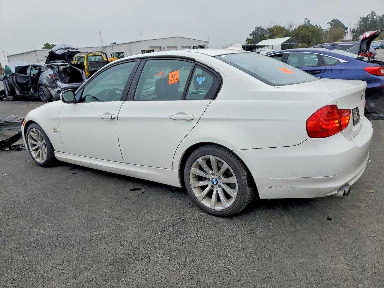 2011 BMW 328 Xi Sulev - Image 2