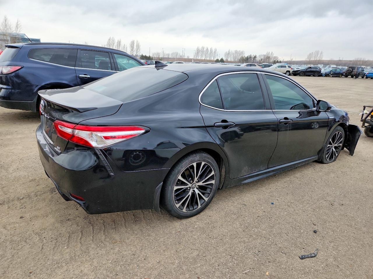 2020 Toyota Camry Xle - Image 3