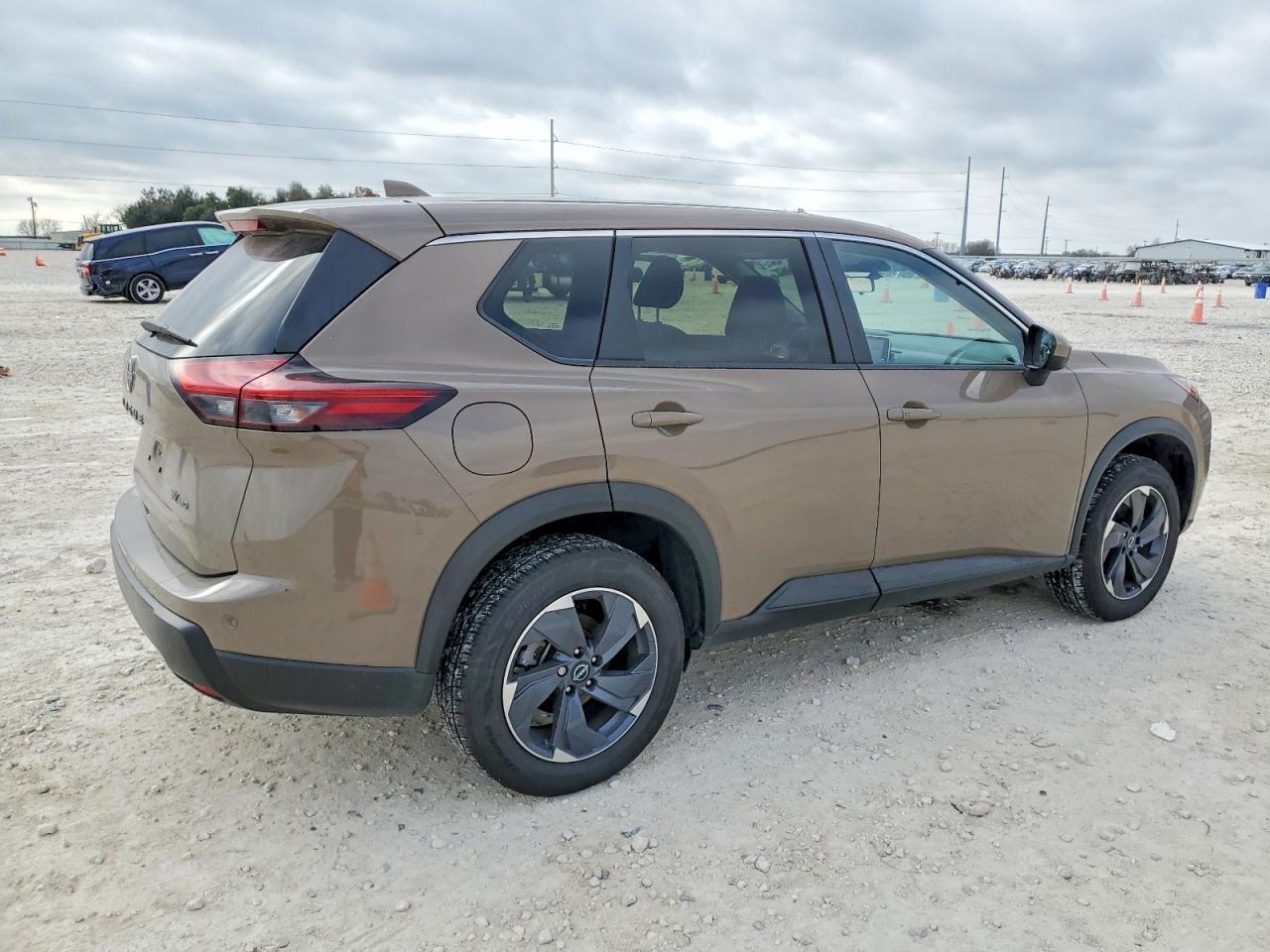 2024 Nissan Rogue Sv - Image 3