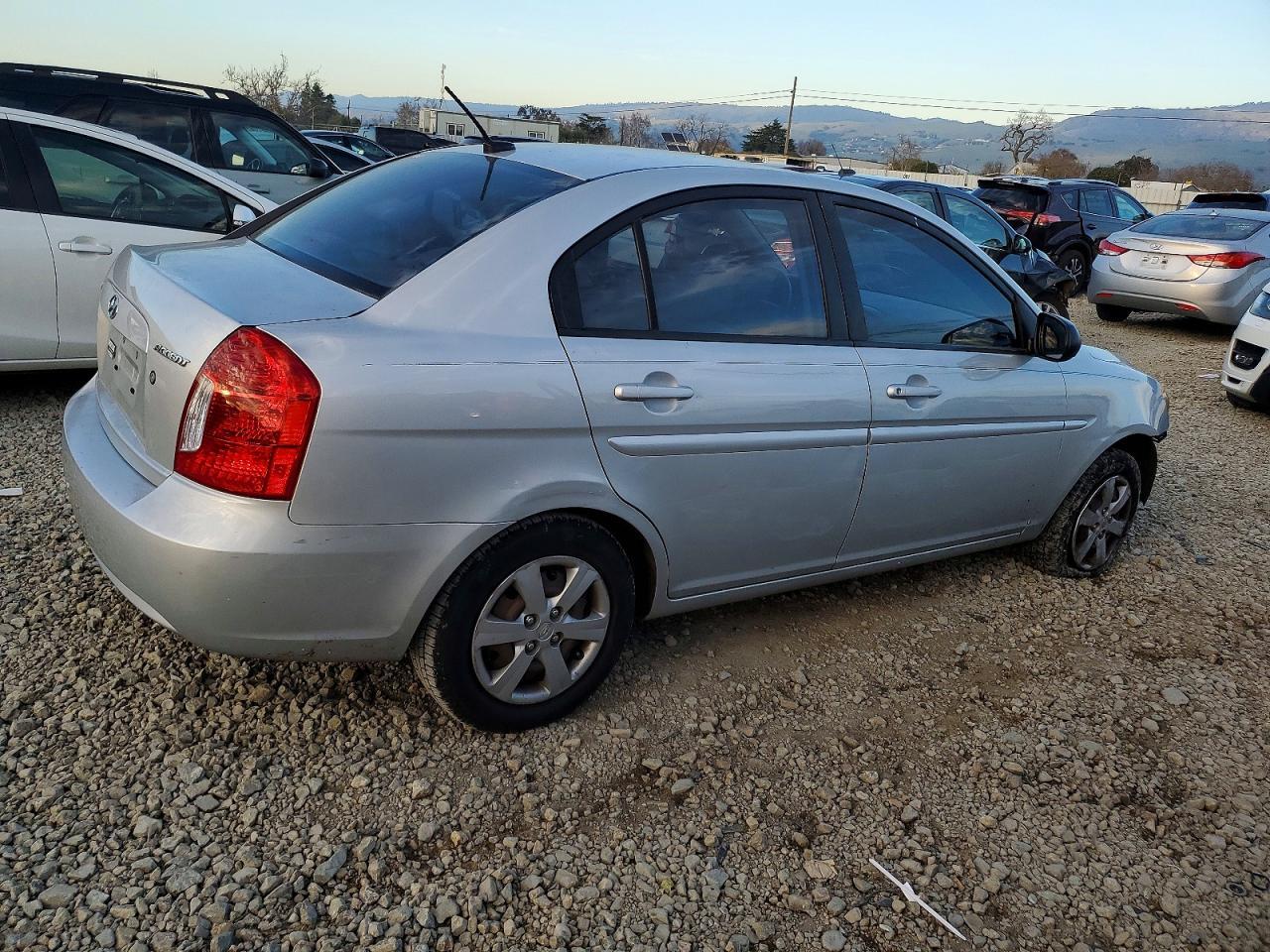2010 Hyundai Accent Gls - Image 3