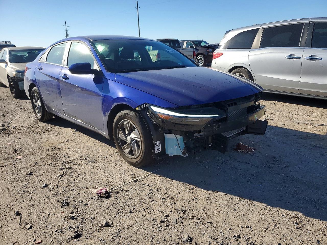 2025 Hyundai Elantra Se - Image 4