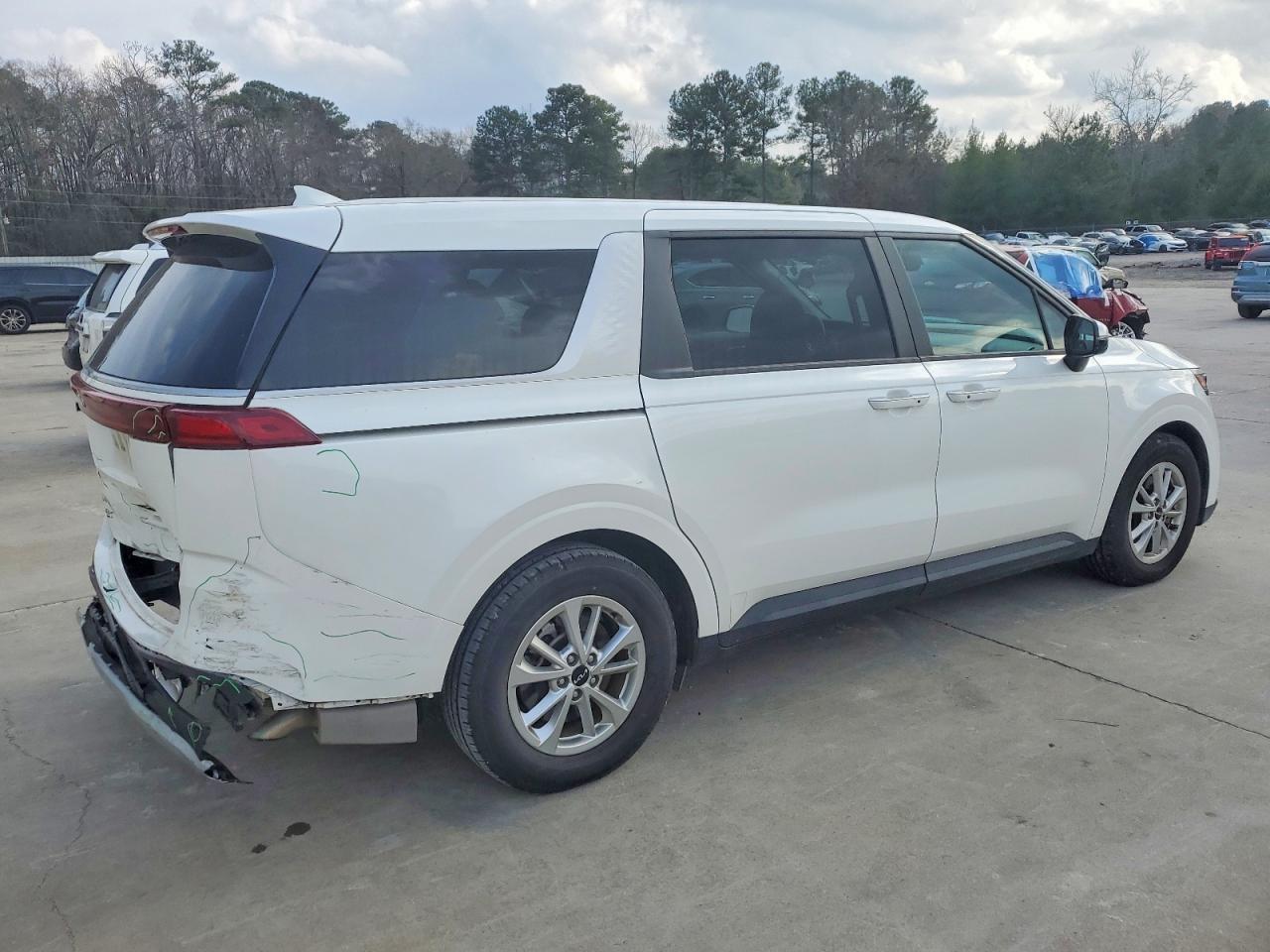 2023 Kia Carnival Lx - Фото 3