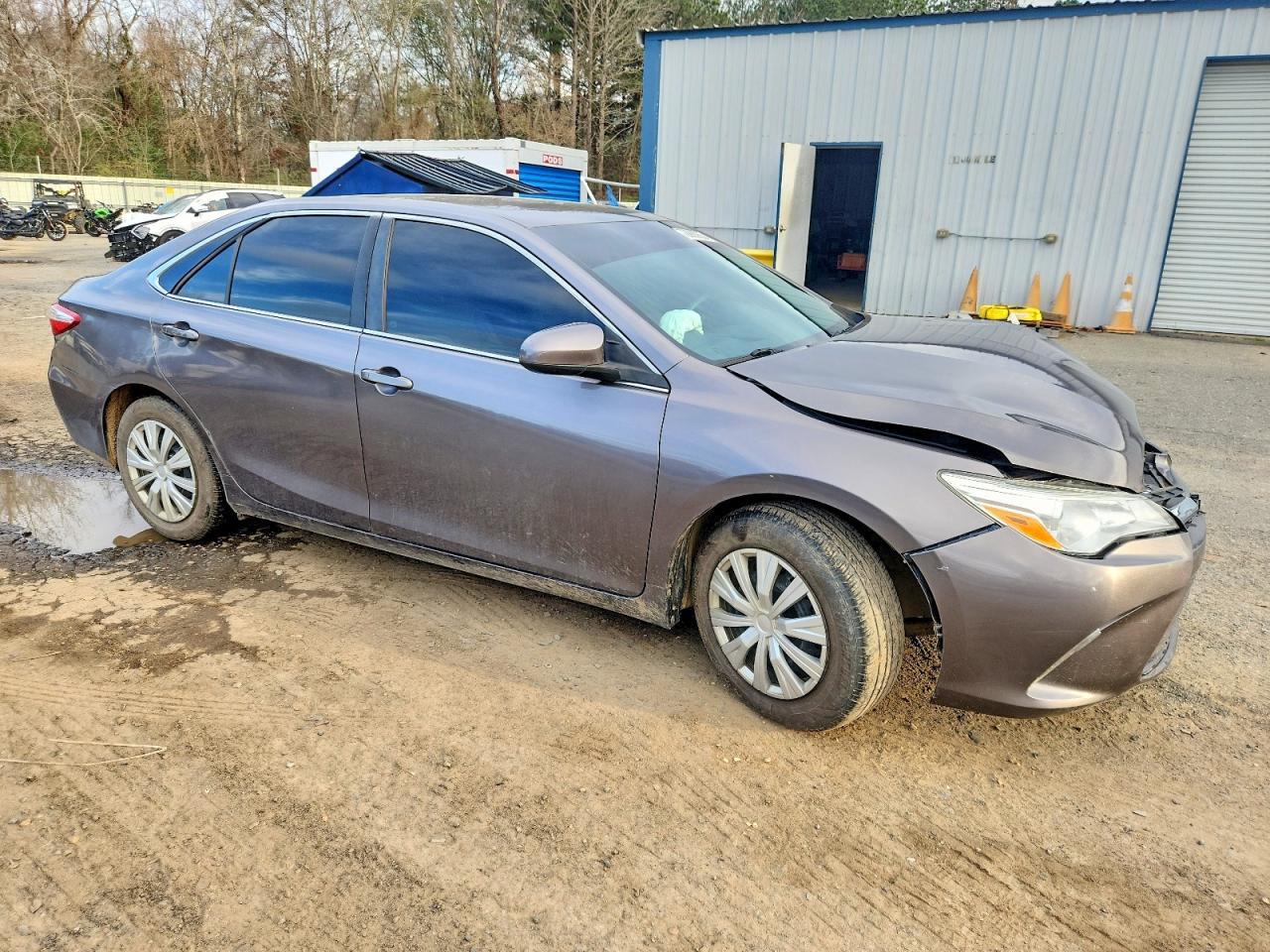 2016 Toyota Camry Le - Image 4