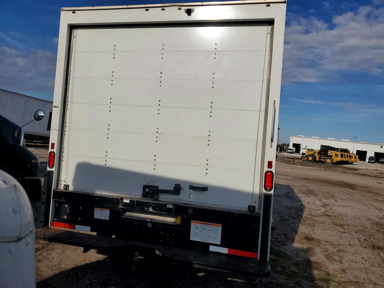 2022 GMC Savana G3500 - Box Truck ** Runs & Drives * Prior Fleet ** - Image 6