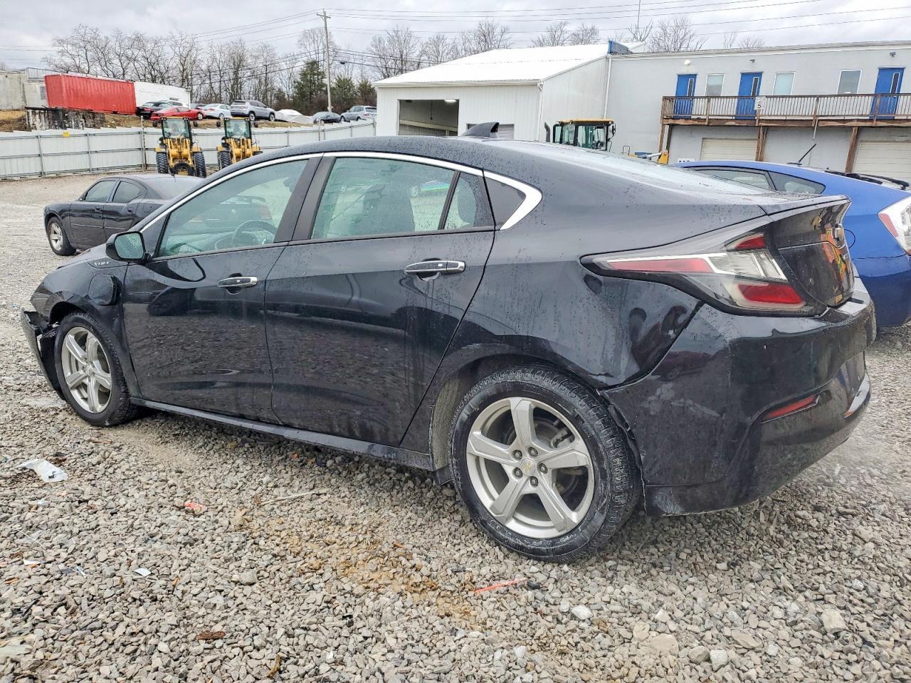 2018 Chevrolet Volt Lt - Image 2