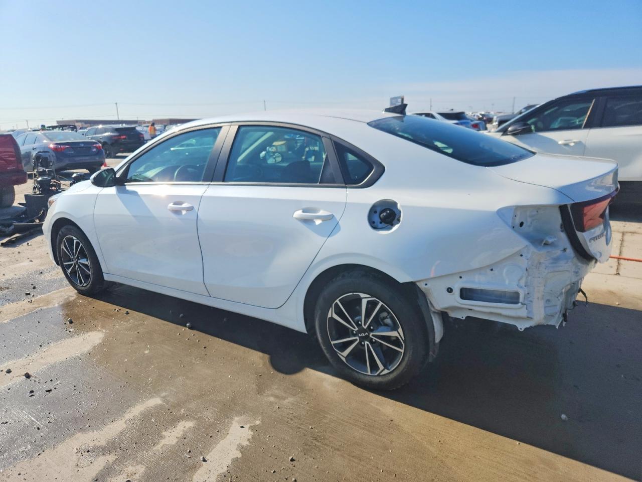 2024 Kia Forte Lxs - Image 2