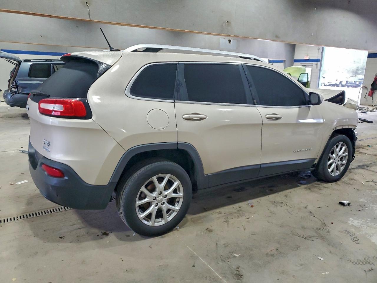 2015 Jeep Cherokee Latitude - Фото 3