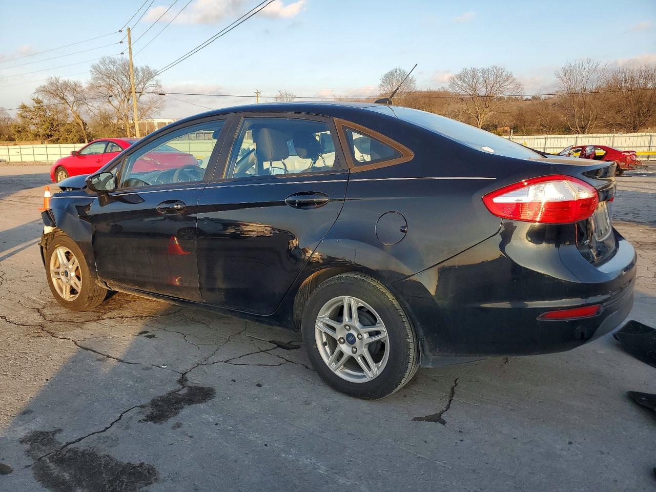 2019 Ford Fiesta Se - Image 2