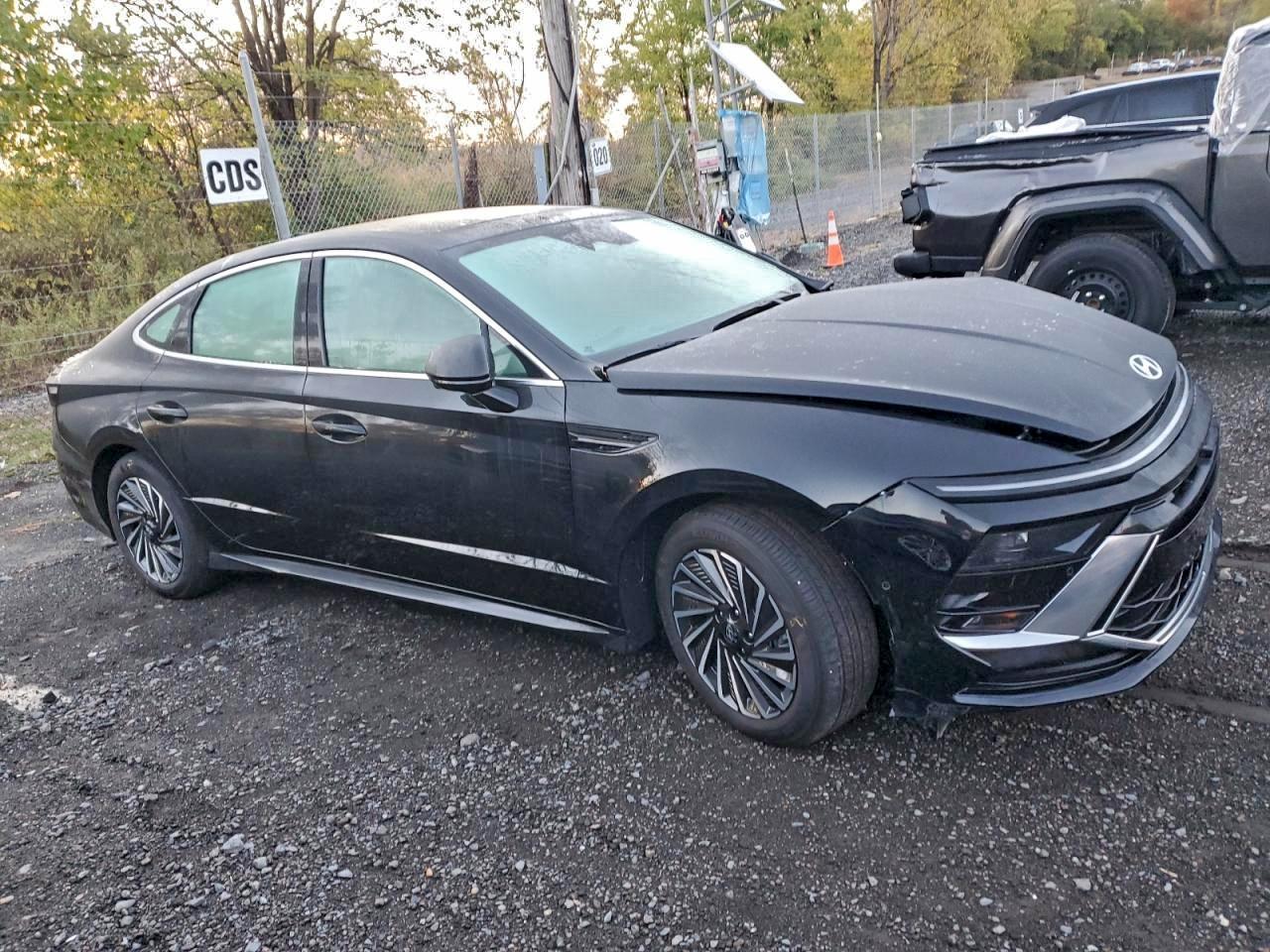 2025 Hyundai Sonata Hybrid - Image 4