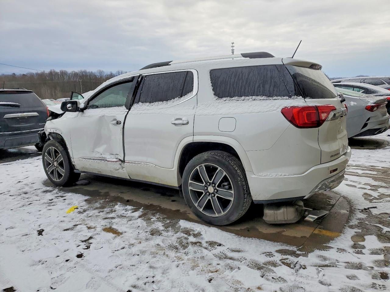 2019 GMC Acadia Denali - Image 2