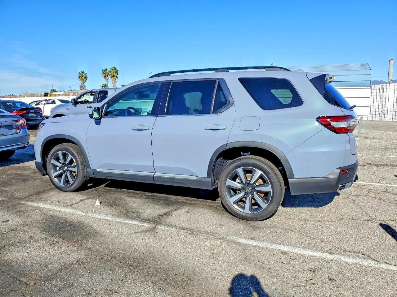 2025 Honda Pilot Touring - Фото 2