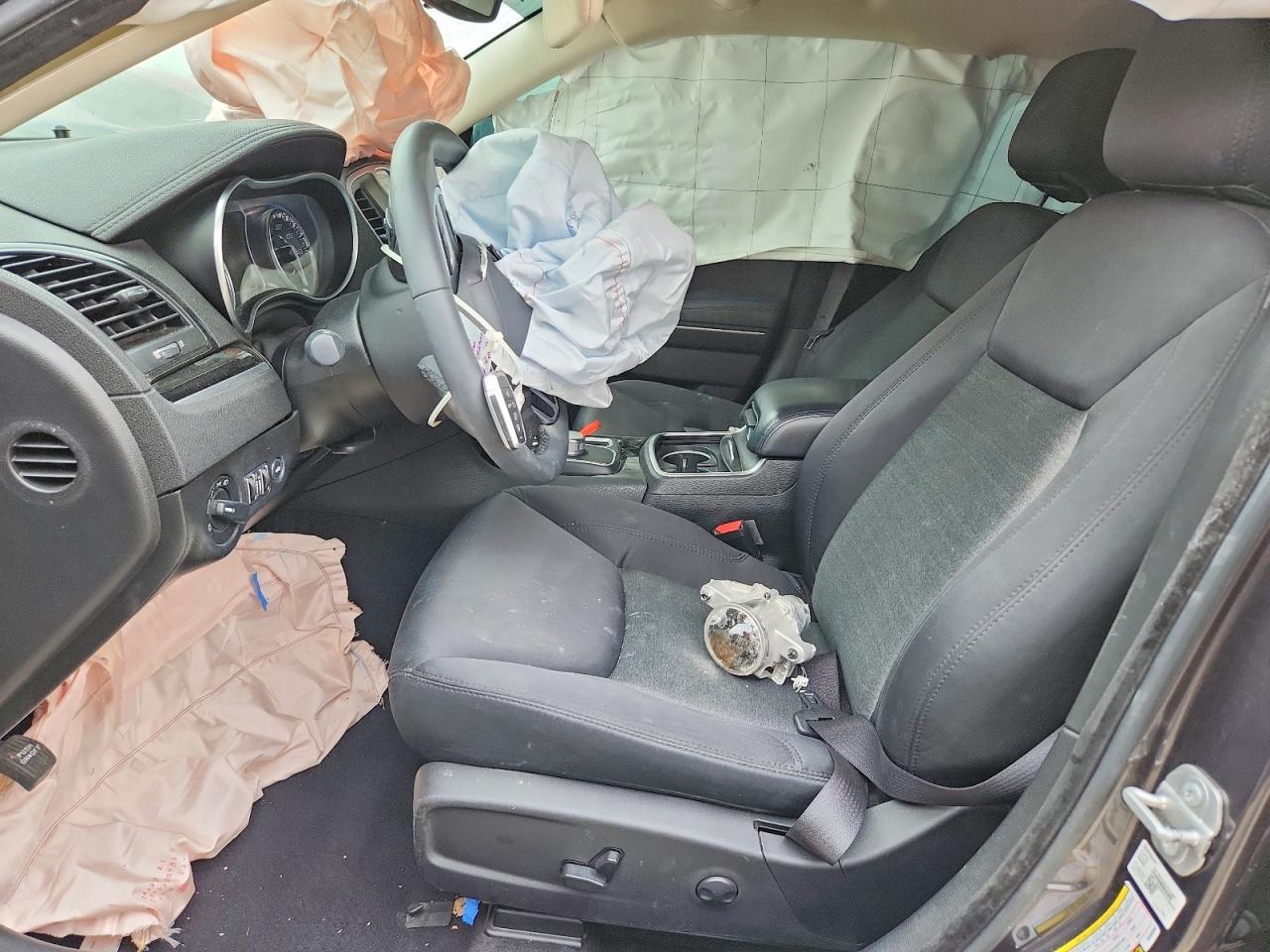 2023 Chrysler 300 Touring - Image 7