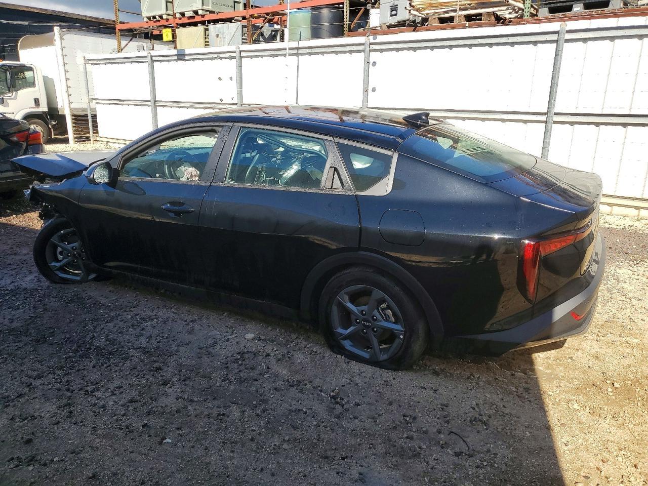 2025 Kia K4 Lx - Image 2