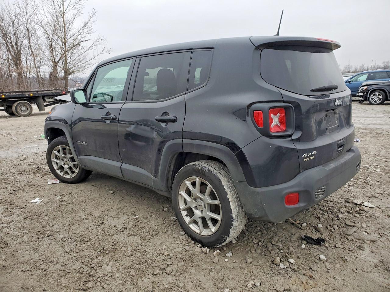 2023 Jeep Renegade Latitude - Image 2