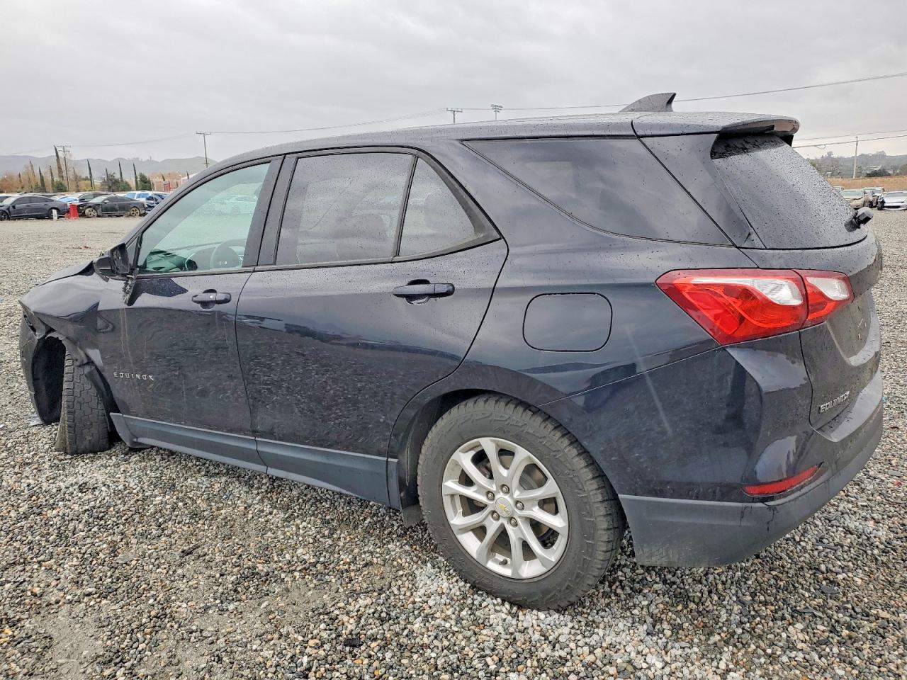 2020 Chevrolet Equinox Ls - Фото 2
