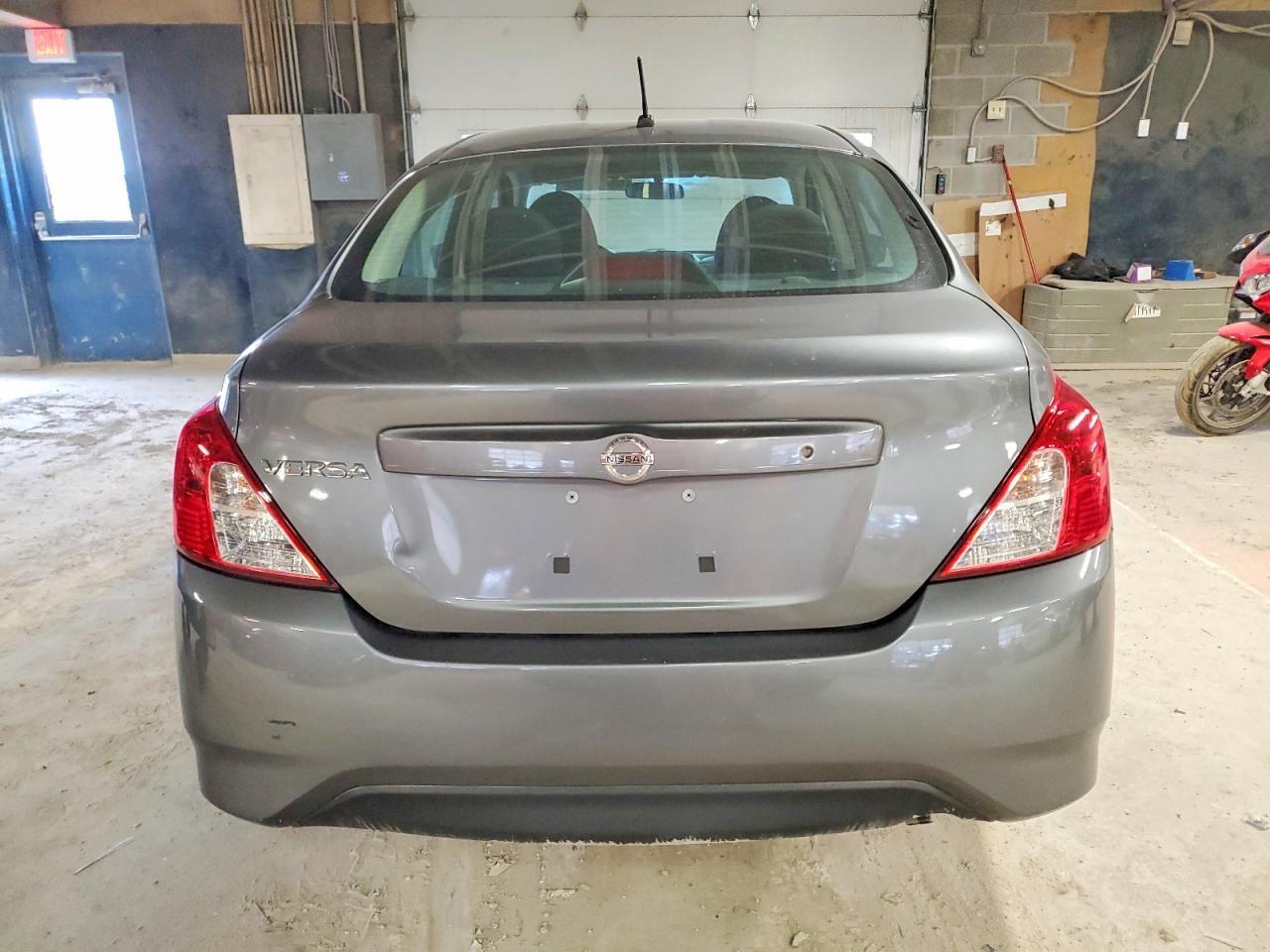 2017 Nissan Versa S - Фото 6
