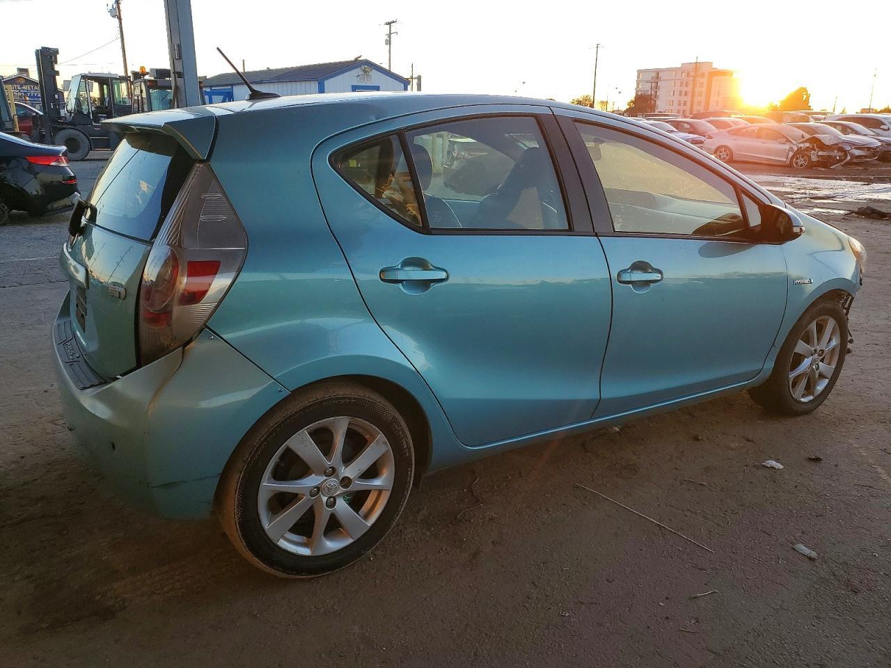 2014 Toyota Prius C - Фото 3