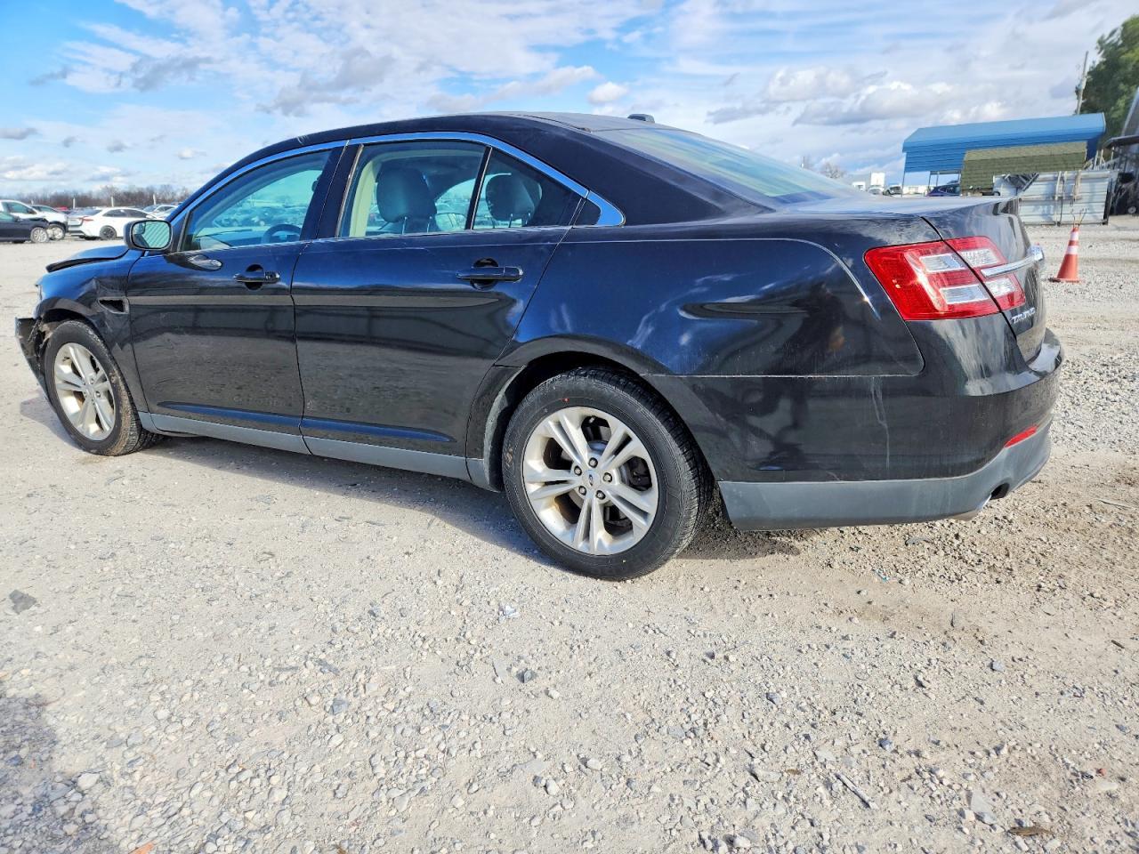 2015 Ford Taurus Se - Image 2
