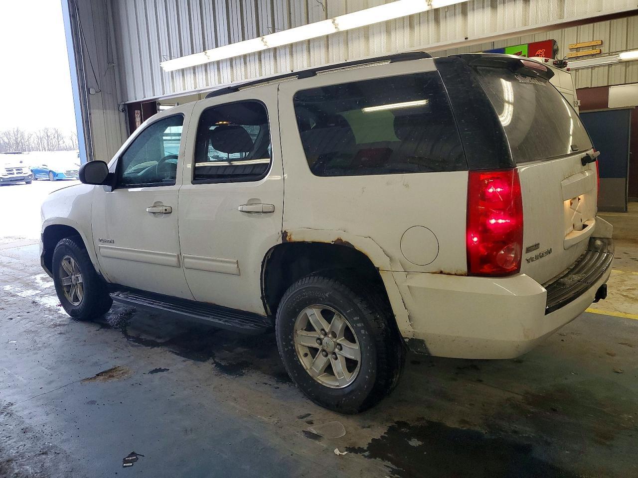2011 GMC Yukon Sle - Фото 2