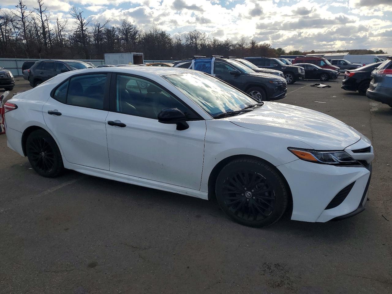 2020 Toyota Camry Se - Image 4