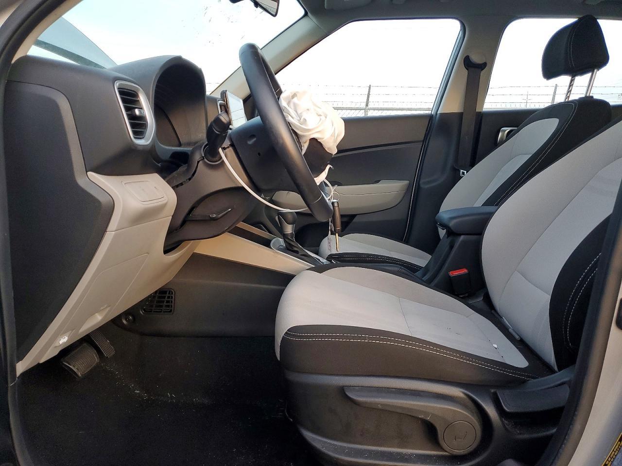 2023 Hyundai Venue Sel - Image 7