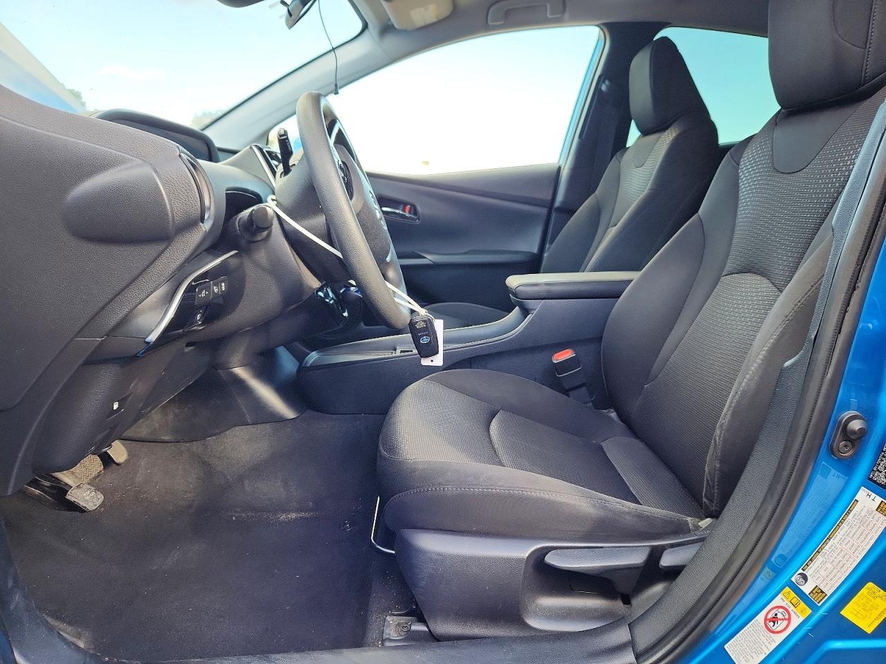 2020 Toyota Prius Le - Фото 7