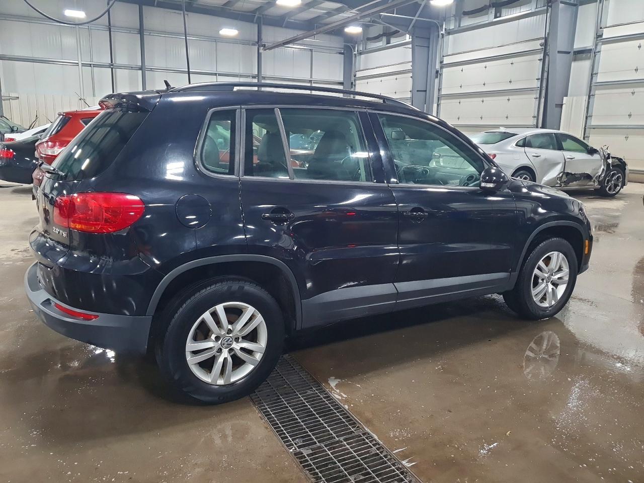 2016 Volkswagen Tiguan S - Фото 3