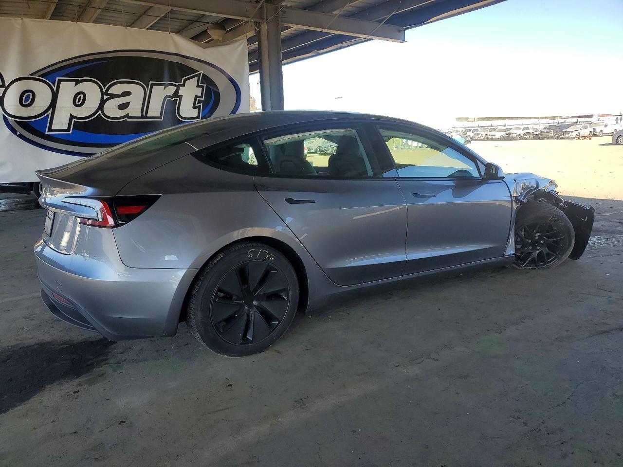 2025 Tesla Model 3 - Image 3