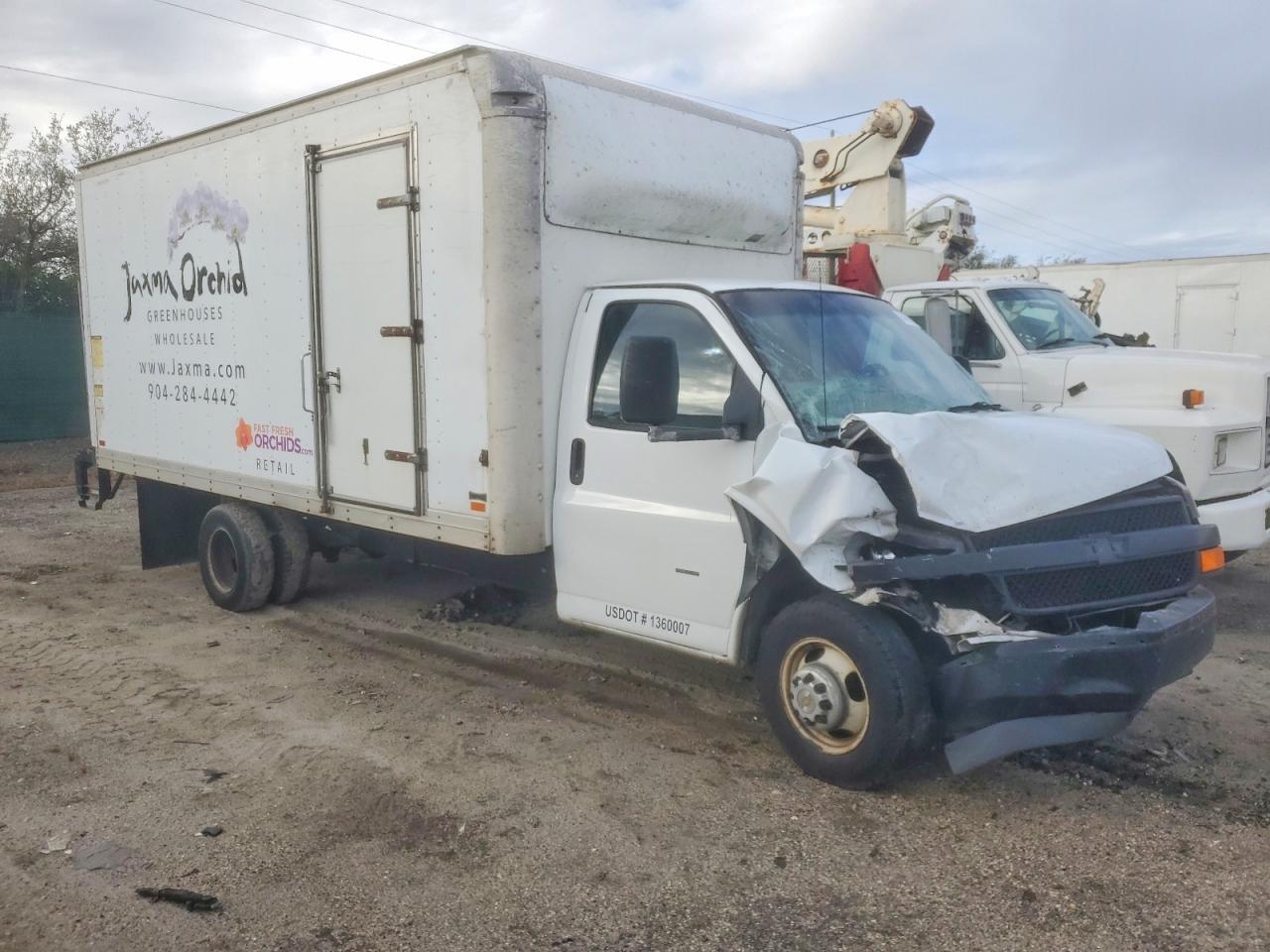 2018 Chevrolet Express Box Truck - Image 4