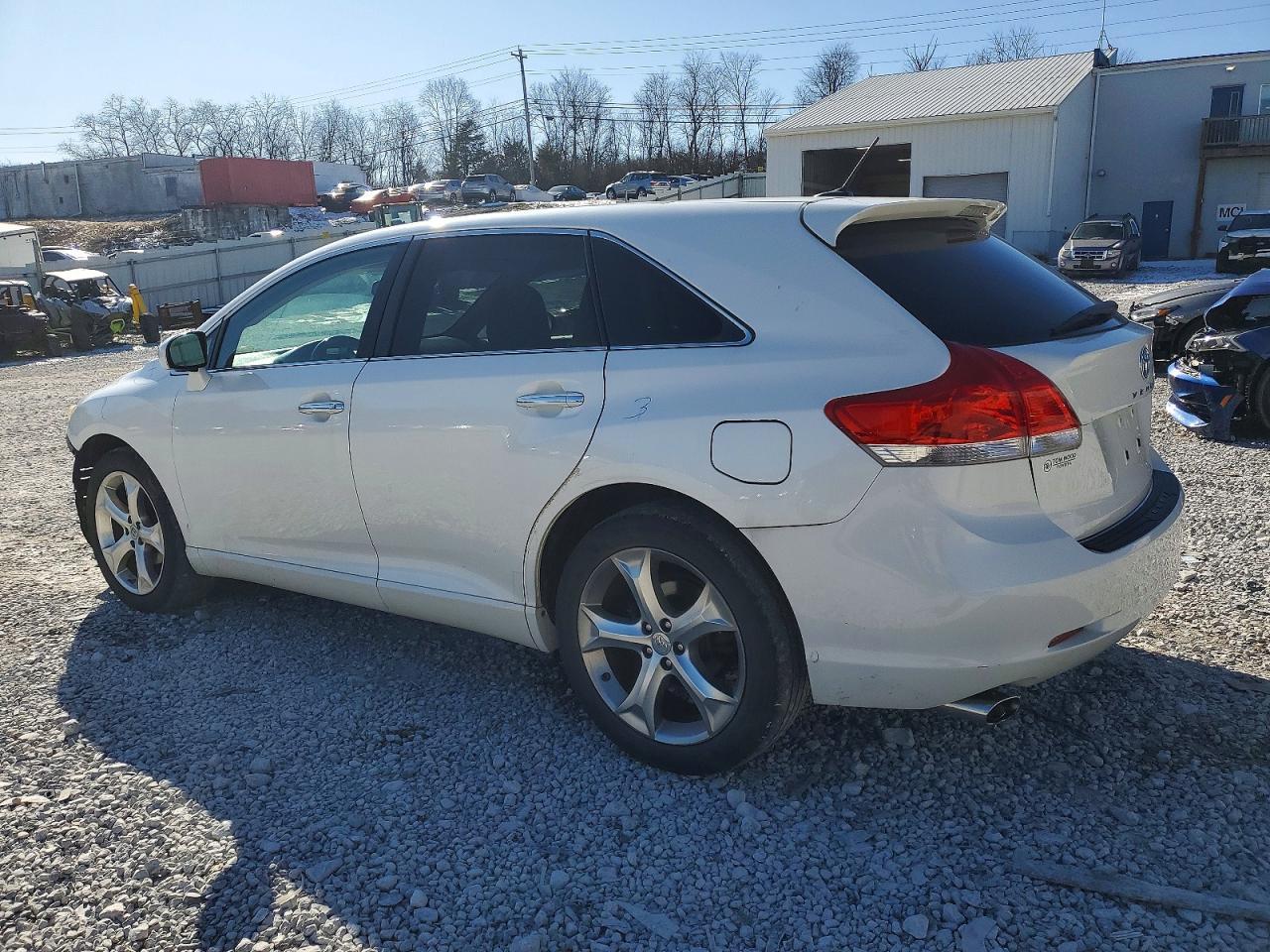 2010 Toyota Venza - Фото 2