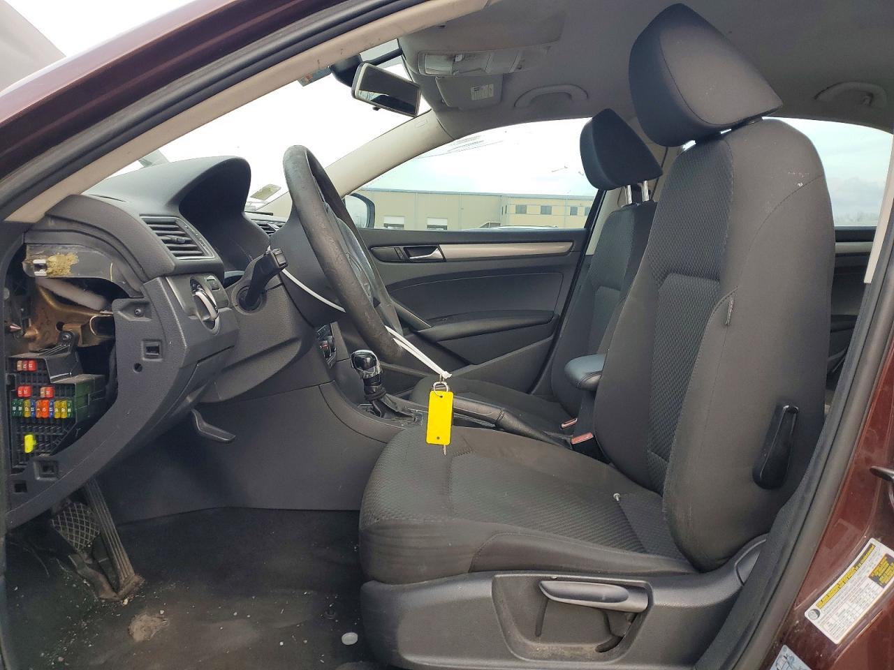 2013 Volkswagen Passat S - Image 7