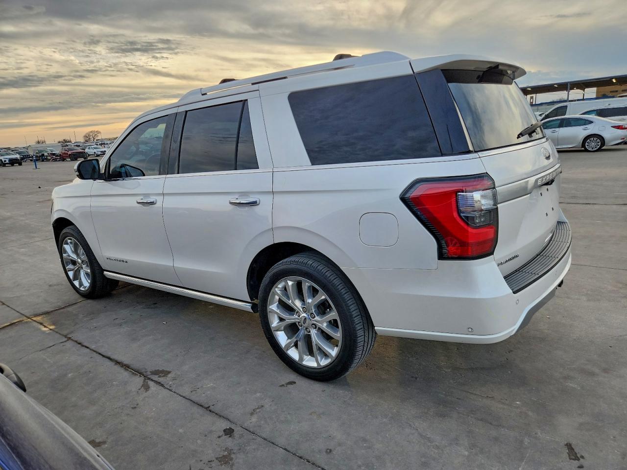 2018 Ford Expedition Platinum - Image 2