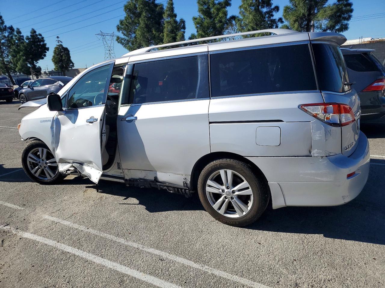 2013 Nissan Quest S - Image 2