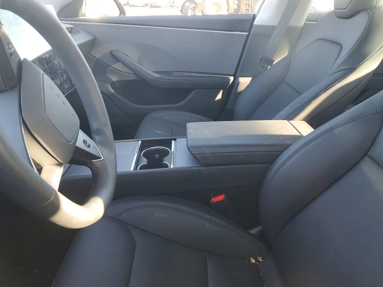 2025 Tesla Model 3 - Фото 7