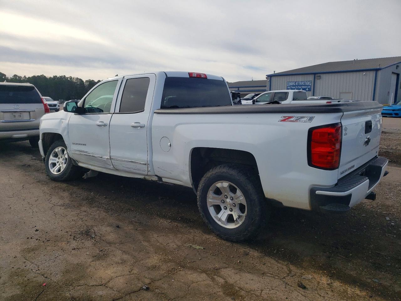 2017 Chevrolet Silverado K1500 Lt - Image 2