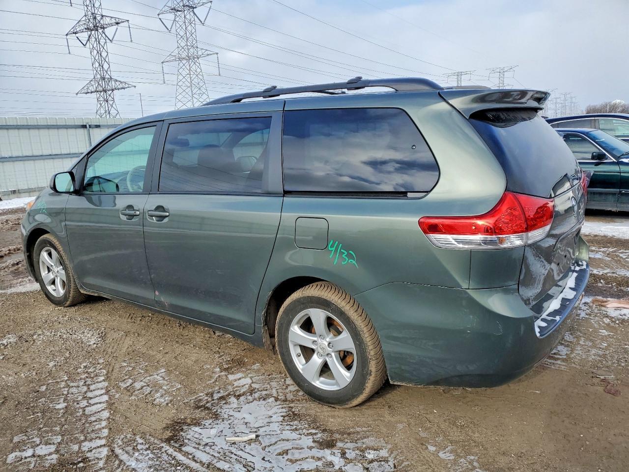 2011 Toyota Sienna Le - Фото 2