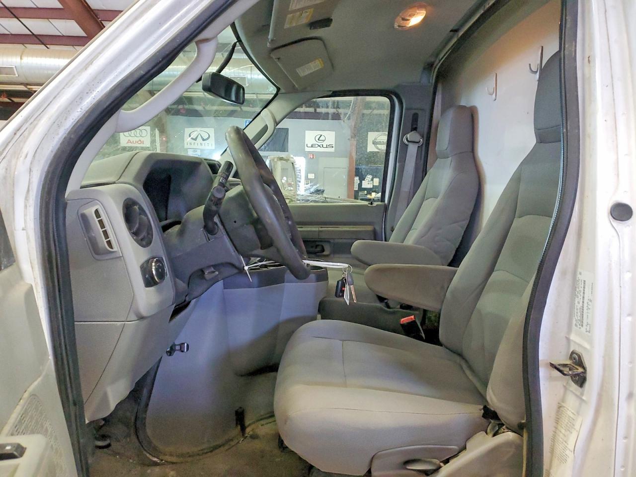 2021 Ford Econoline E350 Super Duty Cutaway Van - Фото 7