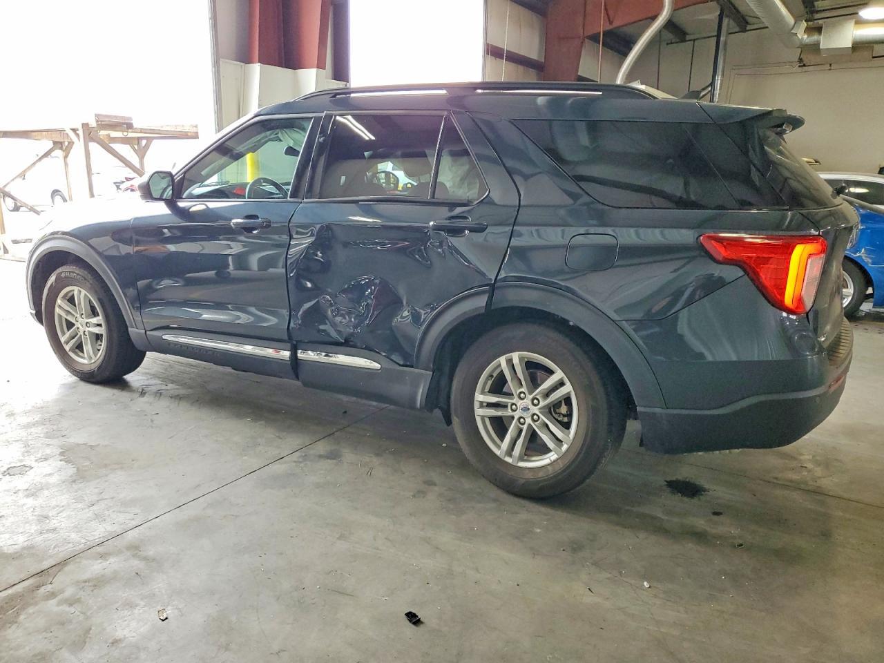 2023 Ford Explorer Xlt - Фото 2